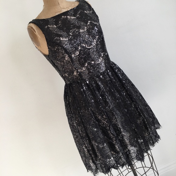 BB DAKOTA black sequin lace party dress. - Picture 4 of 8